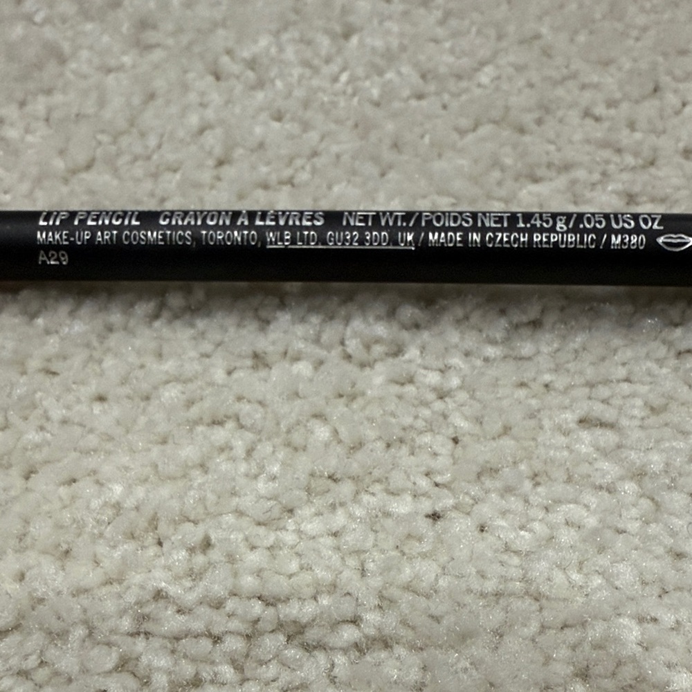 MAC Subculture Lip Pencil A29 - Picture 6 of 11
